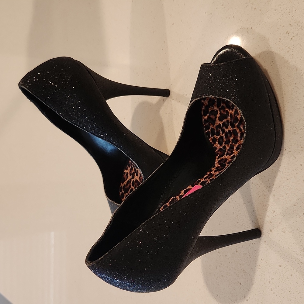 Betsey Johnson  Sz 7 Black Sparkle Glitter Platform High Heels Op…